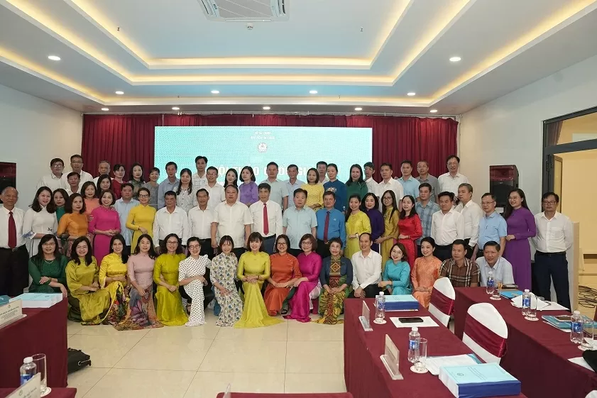 Nâng cao vai trò và đóng góp của phụ nữ trong giáo dục và thúc đẩy quyền con người Nâng cao vai trò và đóng góp của phụ nữ trong giáo dục và thúc đẩy quyền con người