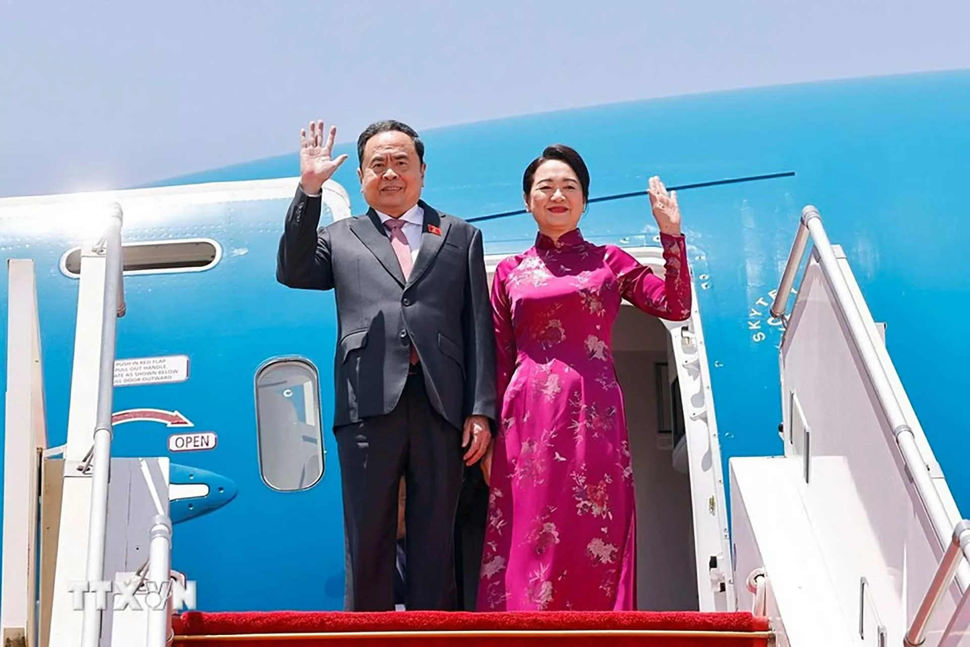 Chủ tịch Quốc hội Trần Thanh Mẫn và Phu nhân tới Dakar, bắt đầu chuyến thăm chính thức Cộng hoà Senegal
