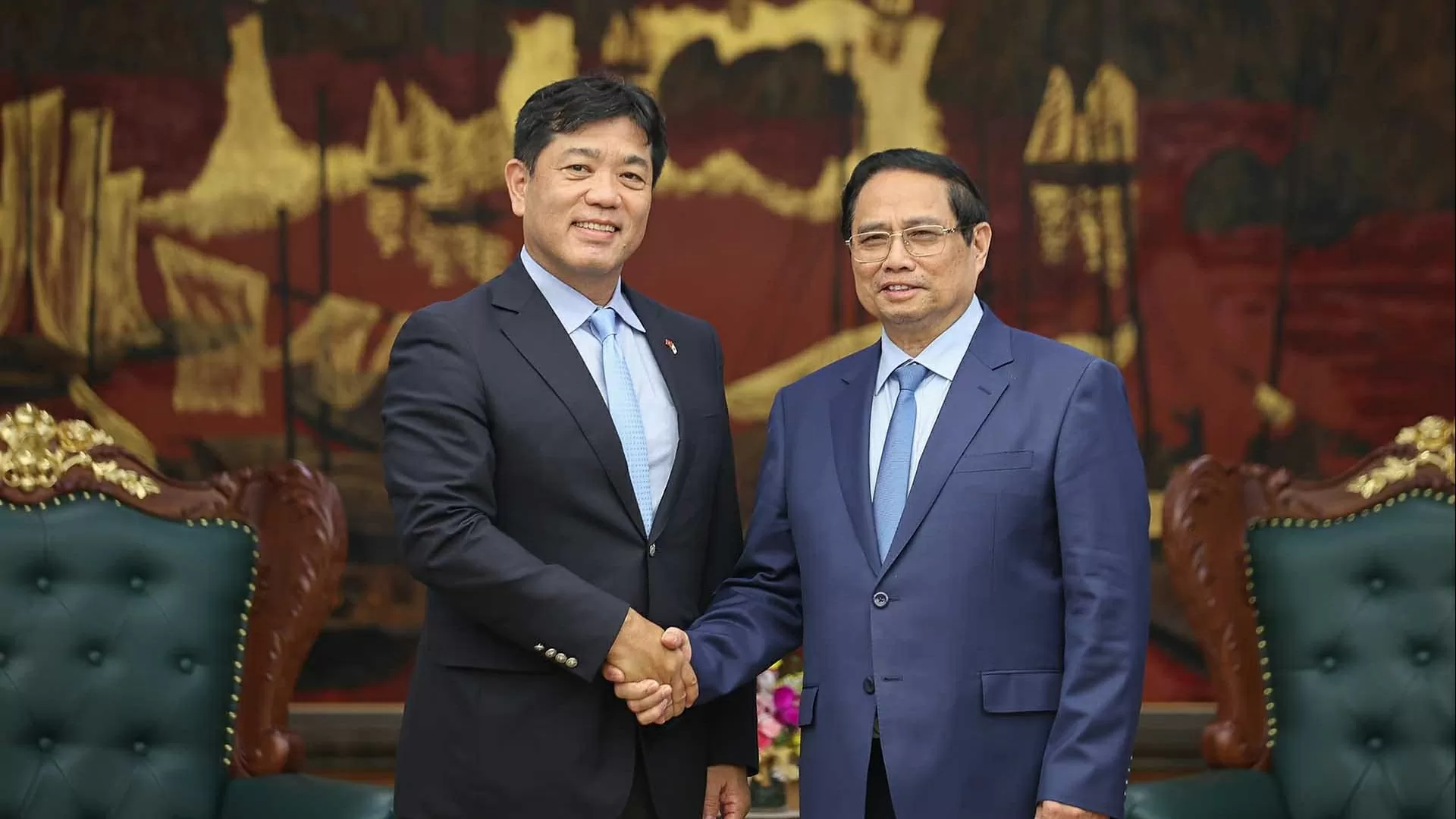 Prime Minister Pham Minh Chinh receives Sumitomo Corporation CEO Yukihito Honda in Hanoi