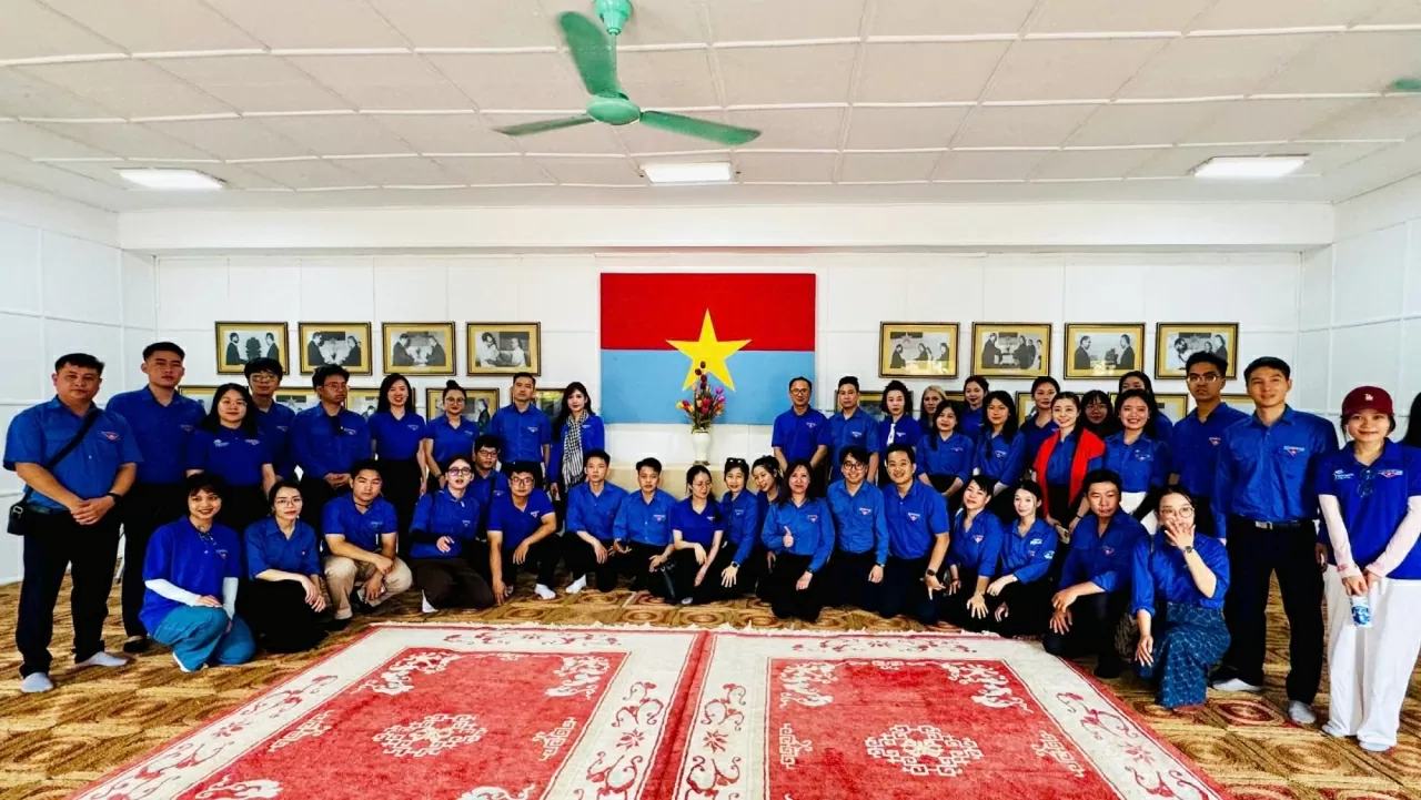 Đoàn Thanh niên Bộ Ngoại giao thăm Trụ sở Chính phủ Cách mạng lâm thời Cộng hòa miền Nam Việt Nam