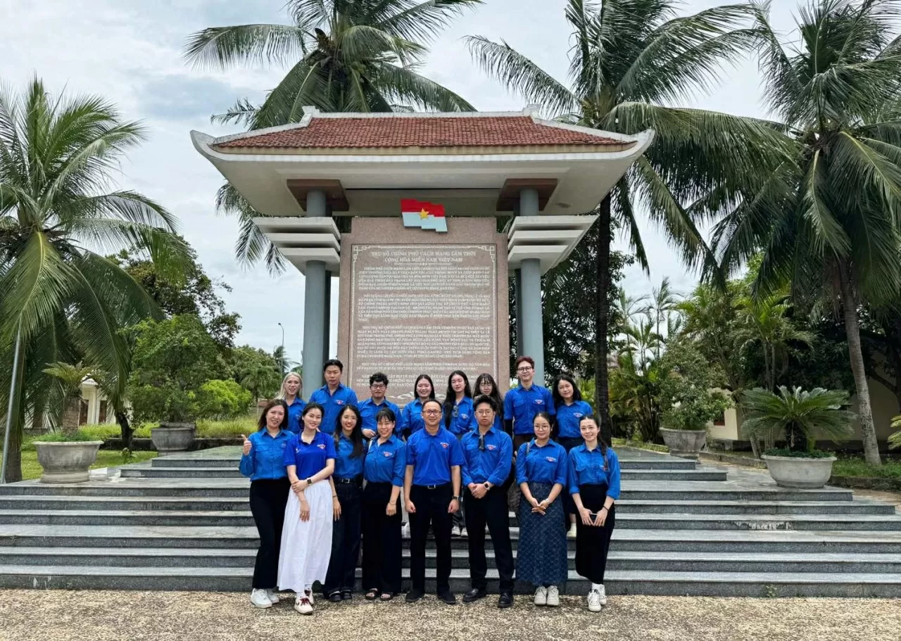Đoàn Thanh niên Bộ Ngoại giao thăm Trụ sở Chính phủ Cách mạng lâm thời Cộng hòa miền Nam Việt Nam