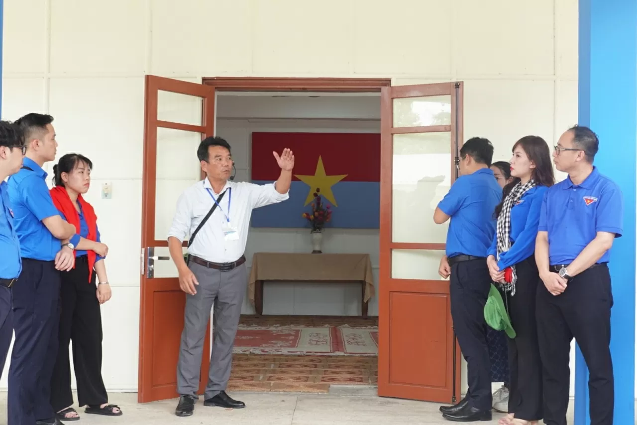Đoàn Thanh niên Bộ Ngoại giao thăm Trụ sở Chính phủ Cách mạng lâm thời Cộng hòa miền Nam Việt Nam