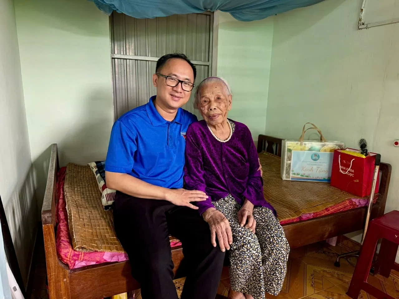 Đoàn Thanh niên Bộ Ngoại giao thăm Trụ sở Chính phủ Cách mạng lâm thời Cộng hòa miền Nam Việt Nam