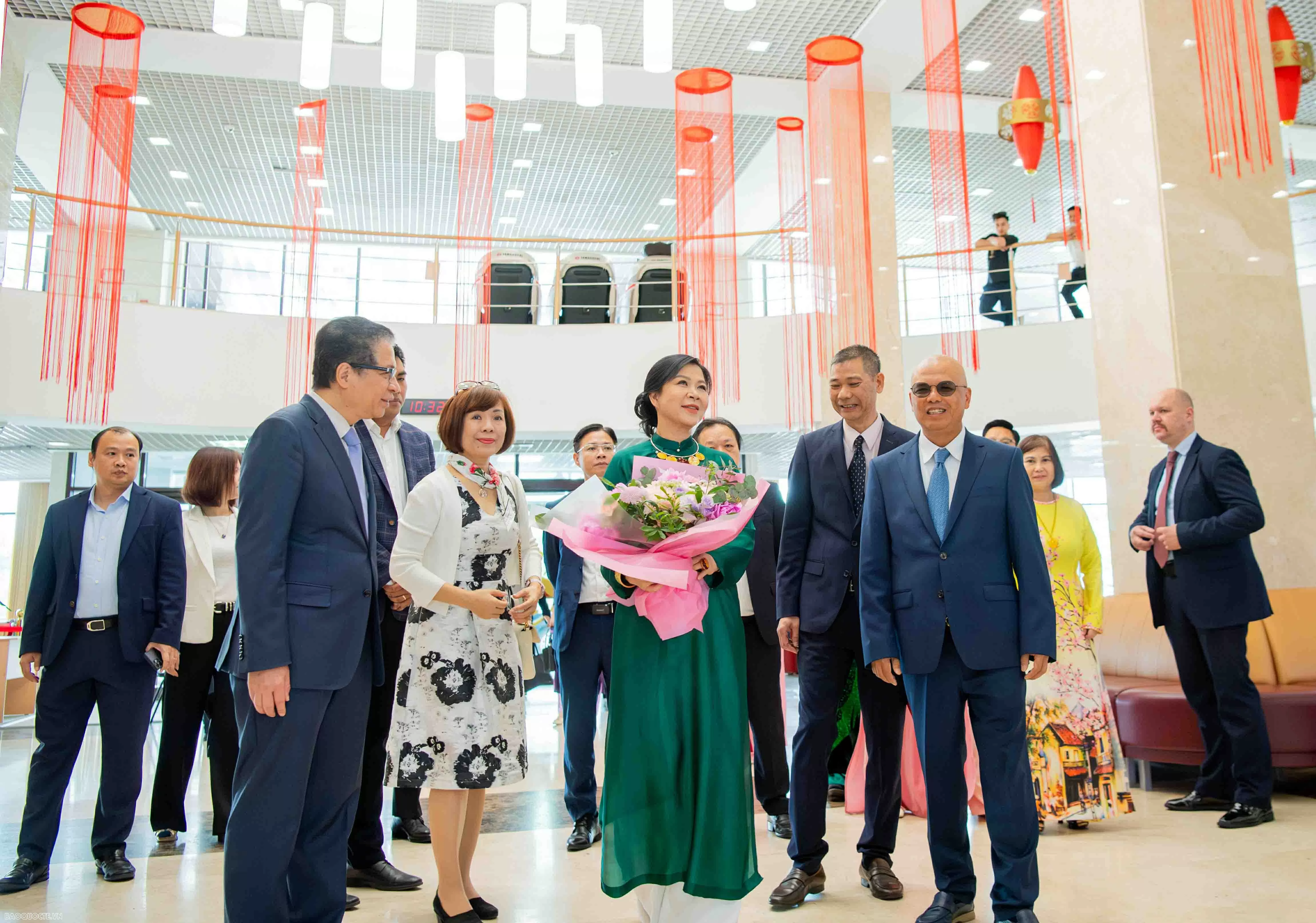 Phu nhân Tổng Bí thư Tô Lâm thăm lớp học tiếng Việt tại Nga