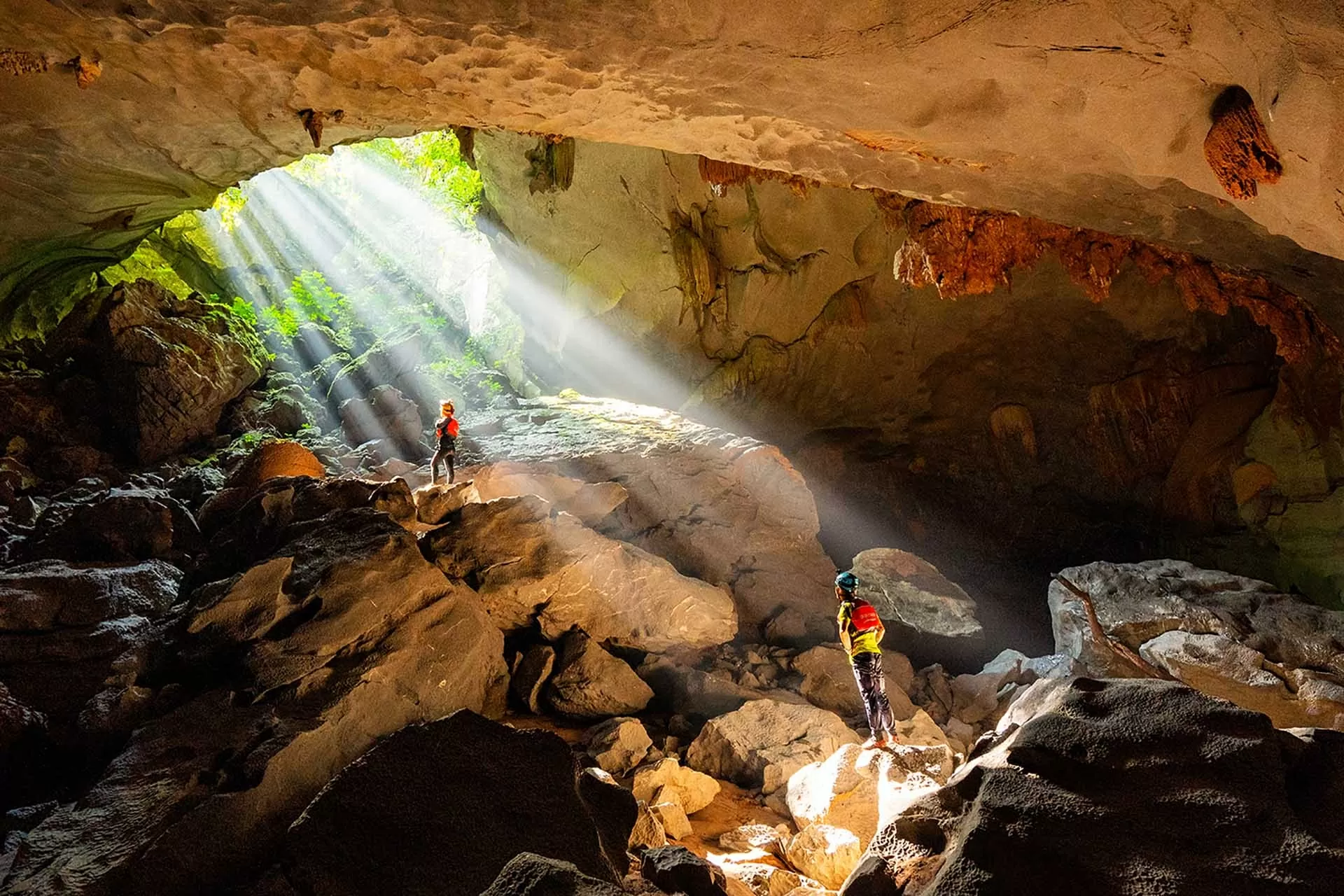 Nhiều tour du lịch mạo hiểm hấp dẫn du lịch tại Vườn quốc gia Phong Nha - Kẻ Bàng. Nhiều tour du lịch mạo hiểm hấp dẫn du lịch tại Vườn quốc gia Phong Nha - Kẻ Bàng.