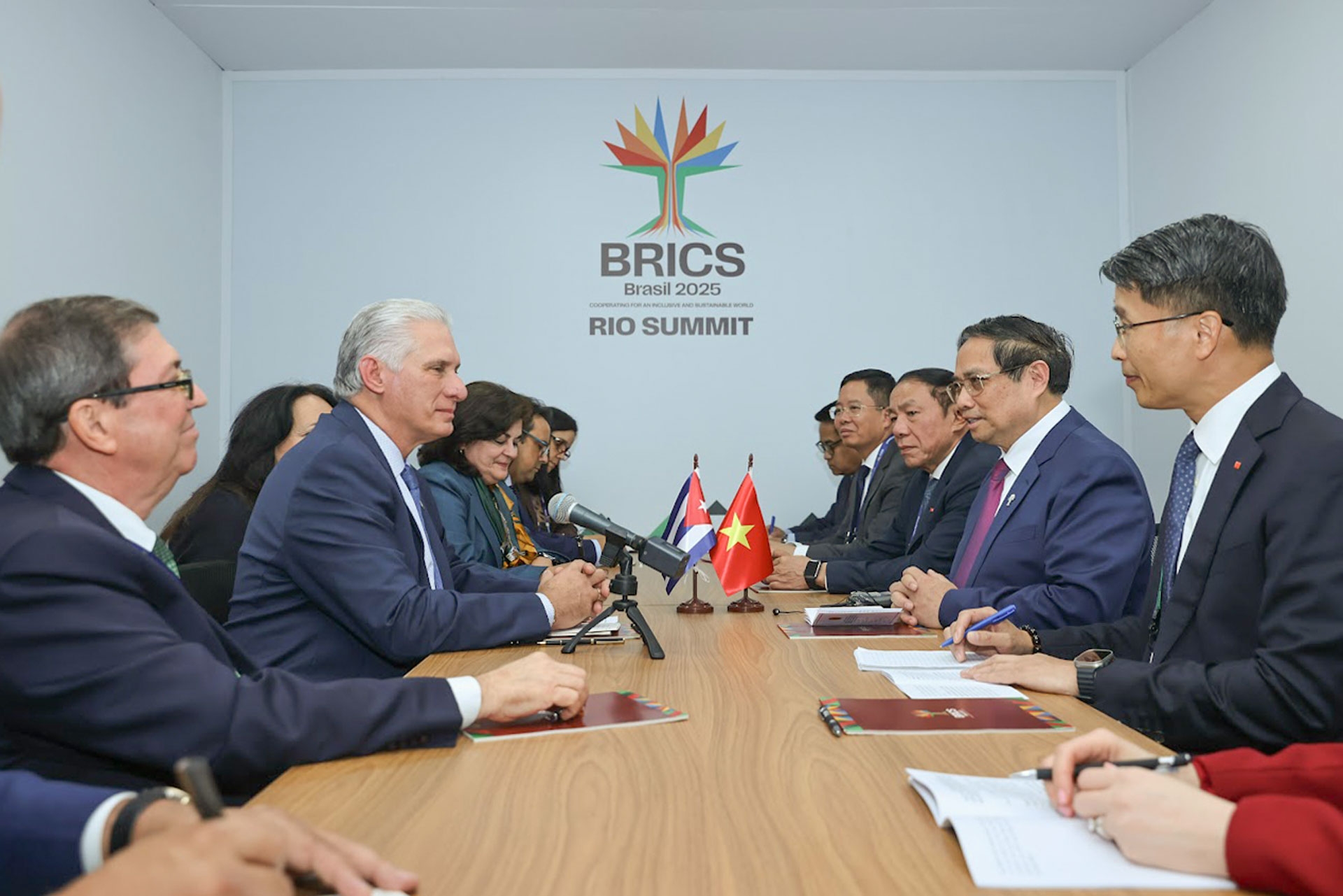 Việt Nam - Cuba: Hai trái tim luôn cùng chung nhịp đập Việt Nam - Cuba: Hai trái tim luôn cùng chung nhịp đập