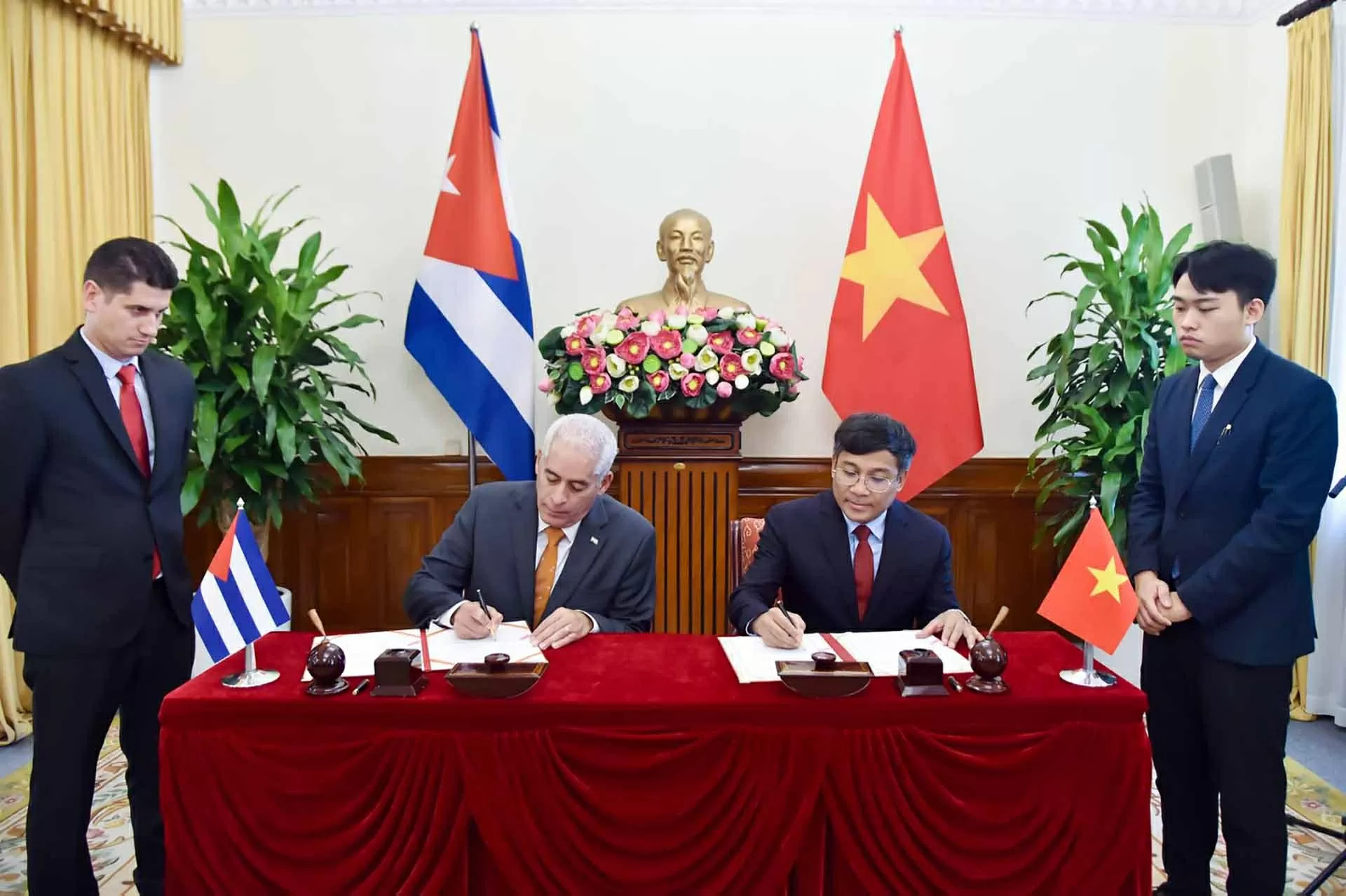 Tham khảo chính trị lần thứ VIII giữa Bộ Ngoại giao Việt Nam và Cuba