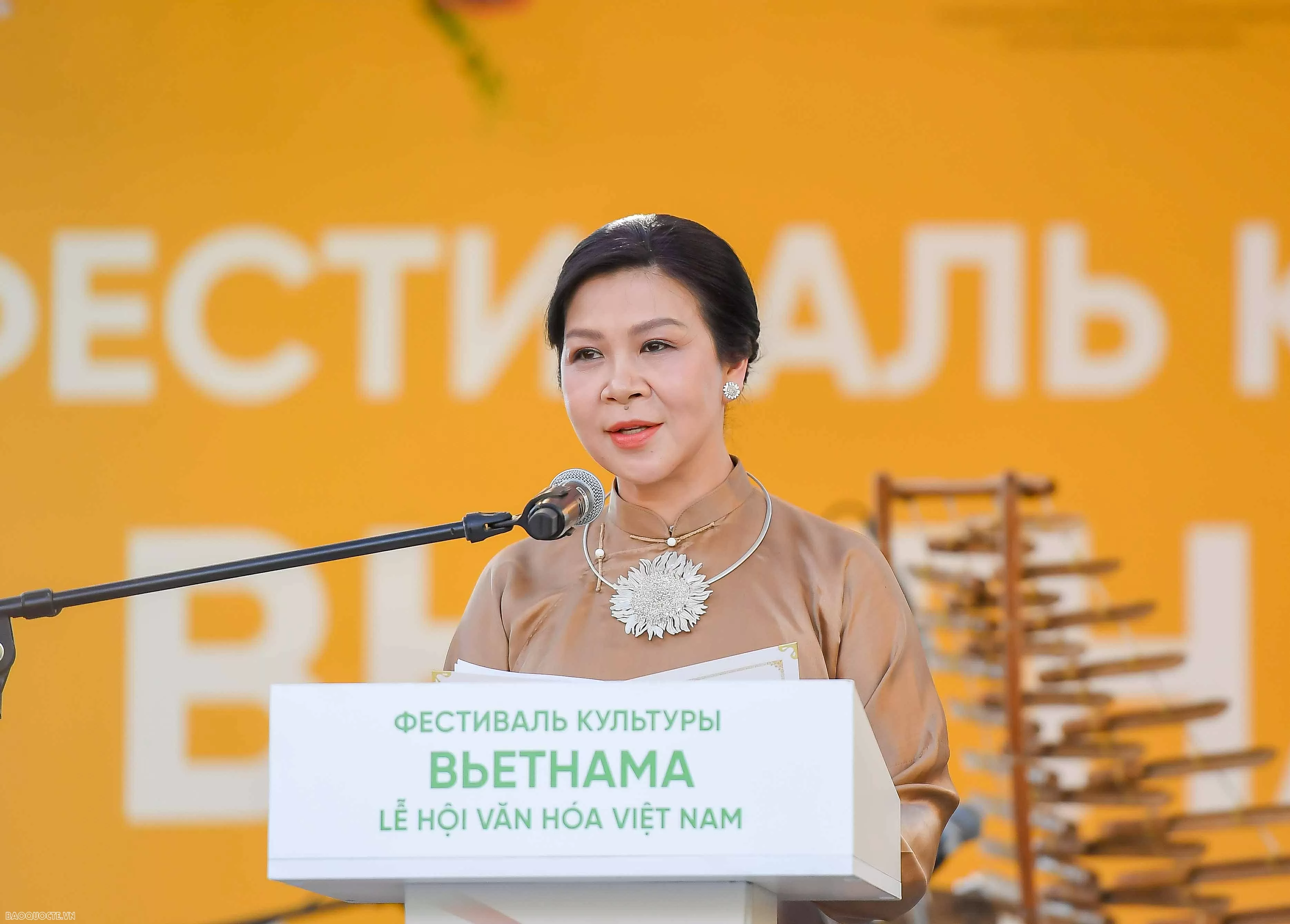 Vietnamese Cultural Festival 2025: General Secretary’s Spouse, Russian friends enjoy water puppetry and Vietnamese coffee at Red Square