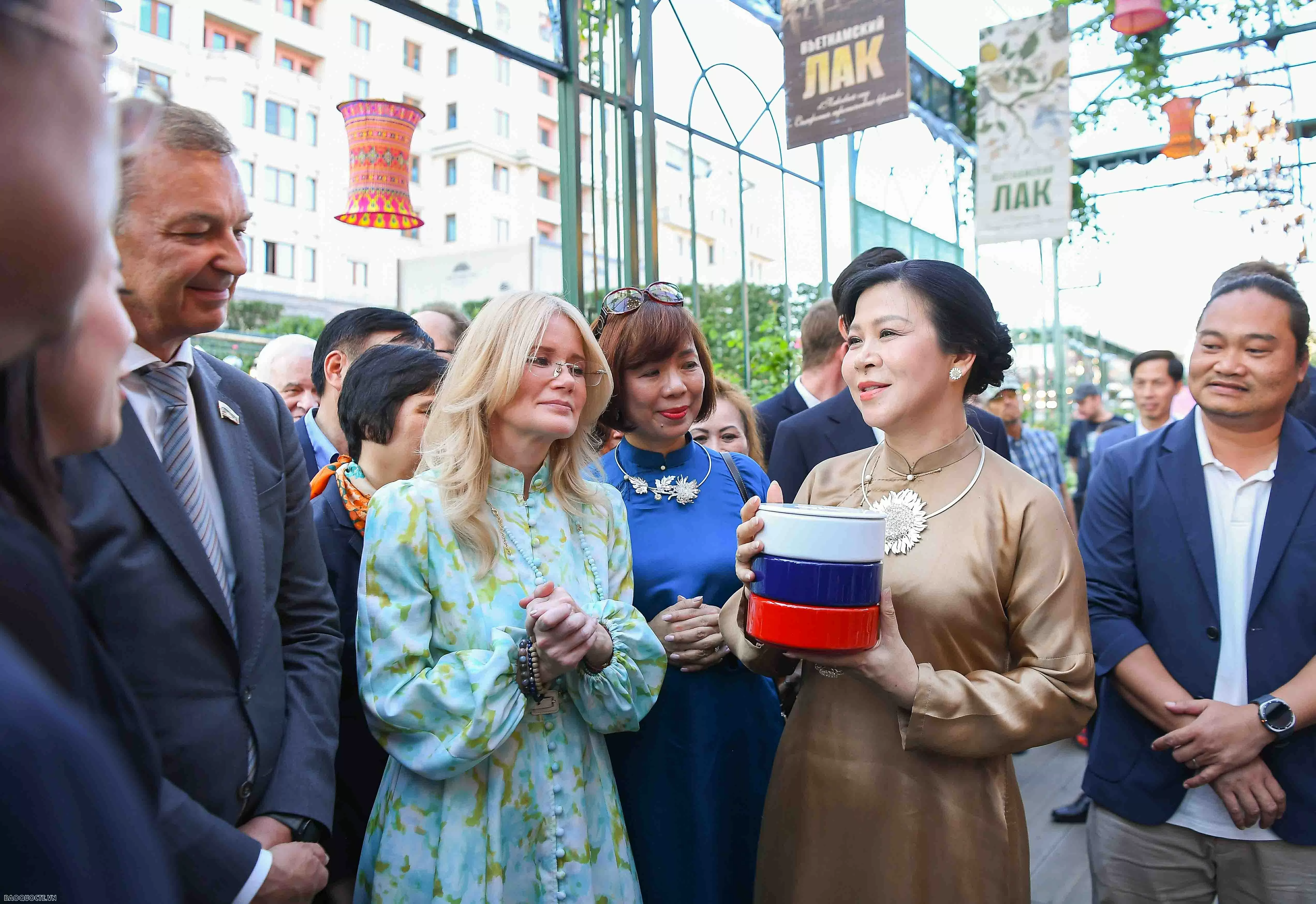 Vietnamese Cultural Festival 2025: General Secretary’s Spouse, Russian friends enjoy water puppetry and Vietnamese coffee at Red Square