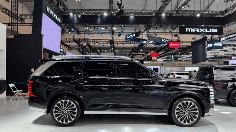 Cận cảnh Hyundai Palisade Hybrid 2025 vừa trình làng tại Indonesia, giá từ 1,77 tỷ đồng