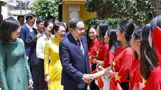 National Assembly Chairman holds meeting with Vietnamese community in Morocco