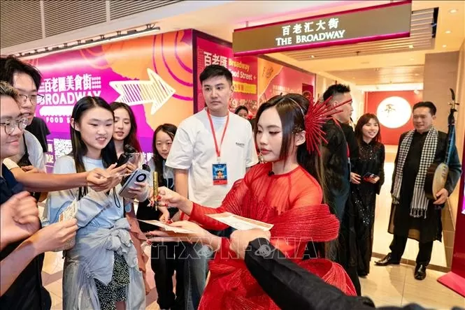 Phương Mỹ Chi gây ấn tượng mạnh với bạn bè quốc tế tại Sing! Asia