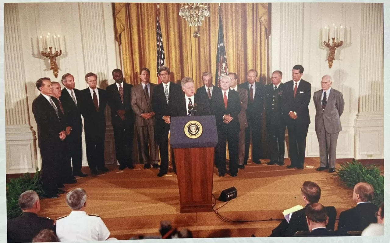 Tổng thống Bill Clinton tuyên bố bình thường hóa quan hệ với Việt Nam ngày 11-7-1995 tại Nhà Trắng - Ảnh: Thư viện Tổng thống Bill Clinton Tổng thống Bill Clinton tuyên bố bình thường hóa quan hệ với Việt Nam ngày 11-7-1995 tại Nhà Trắng - Ảnh: Thư viện Tổng thống Bill Clinton