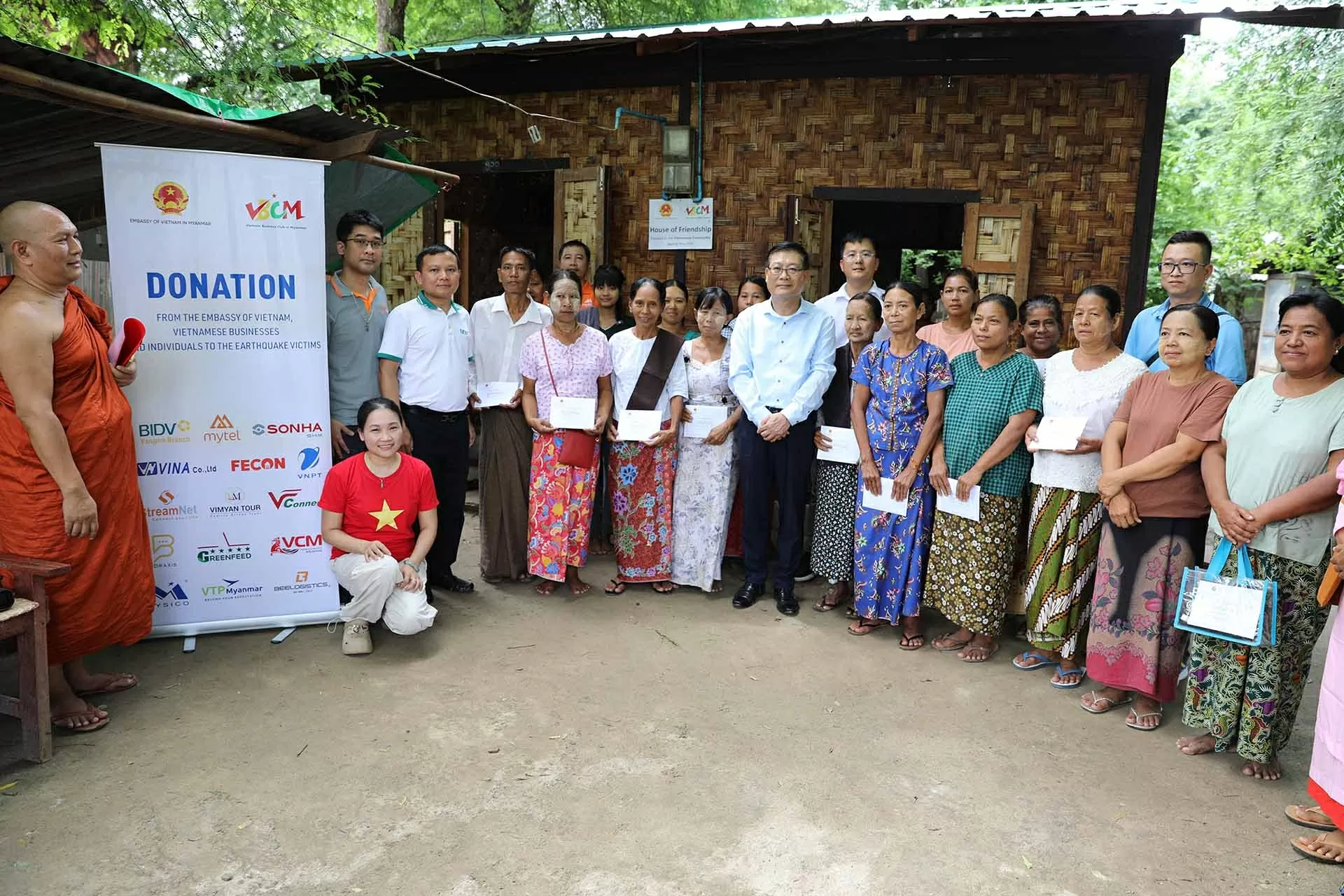 Đại sứ quán Việt Nam tại Myanmar và cộng đồng doanh nghiệp Việt Nam hỗ trợ người dân vùng động đất tại Mandalay