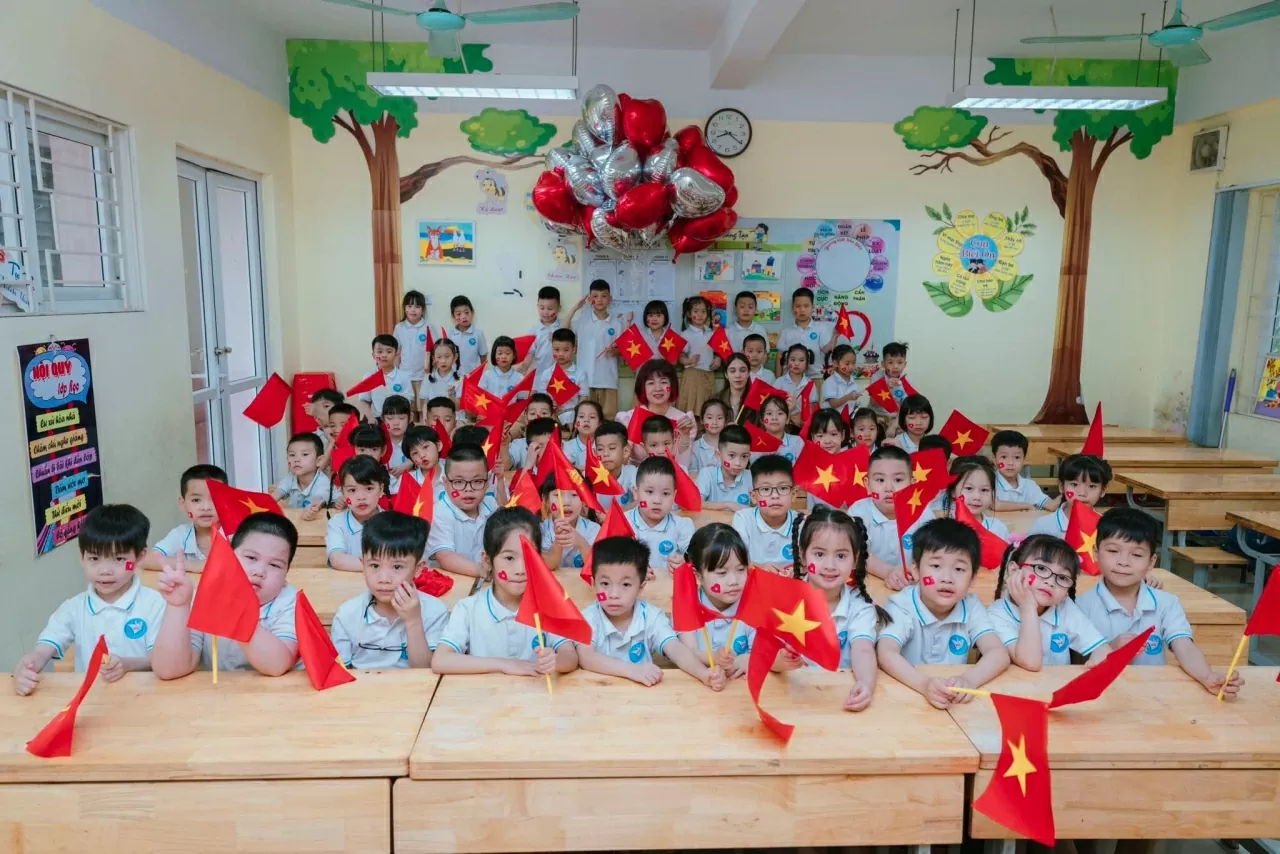 Giáo dục học sinh biết yêu cả vùng đất mới, với tinh thần đất nước là quê hương Giáo dục học sinh biết yêu cả vùng đất mới, với tinh thần đất nước là quê hương