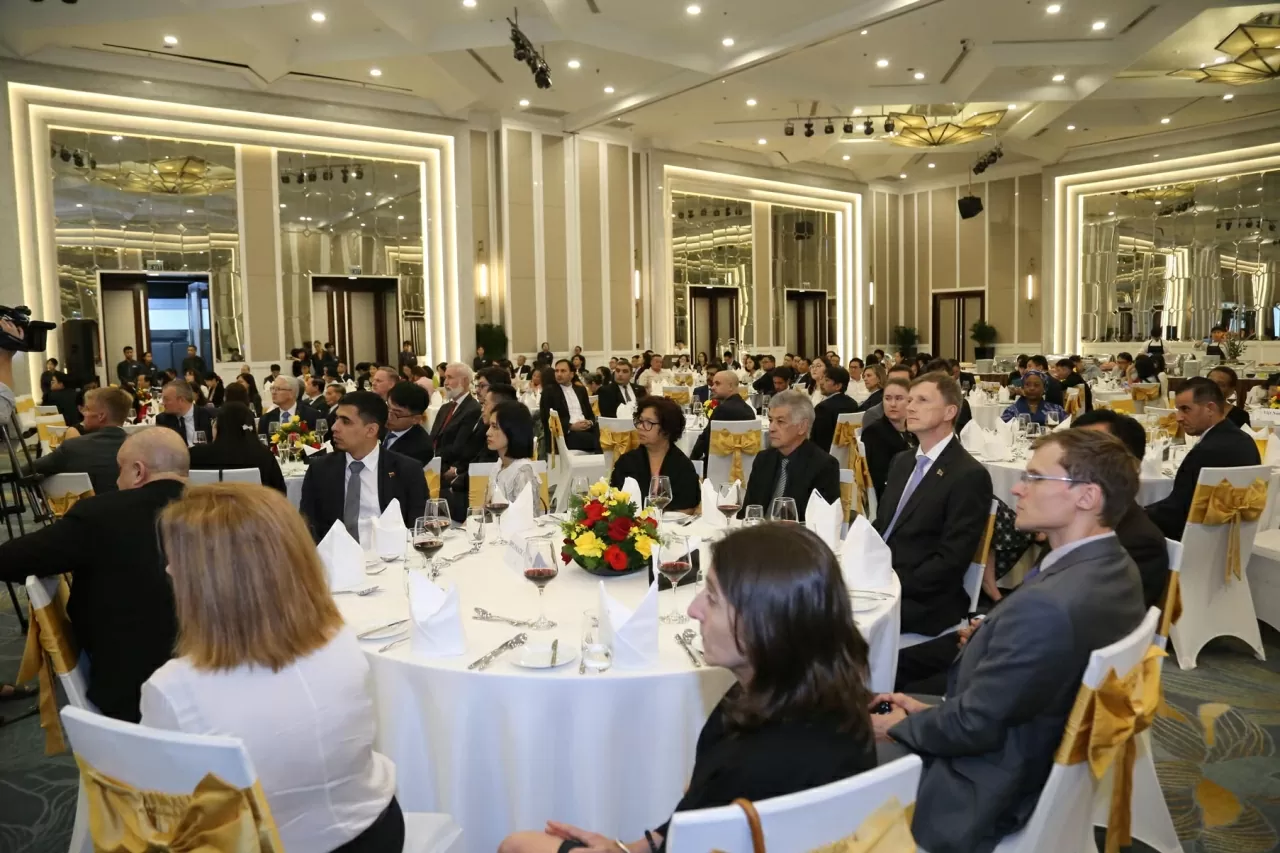 Việt Nam và các nước trong khu vực luôn chung tay xây dựng một ASEAN đoàn kết, tự cường và hướng tới tương lai. Việt Nam và các nước trong khu vực luôn chung tay xây dựng một ASEAN đoàn kết, tự cường và hướng tới tương lai.