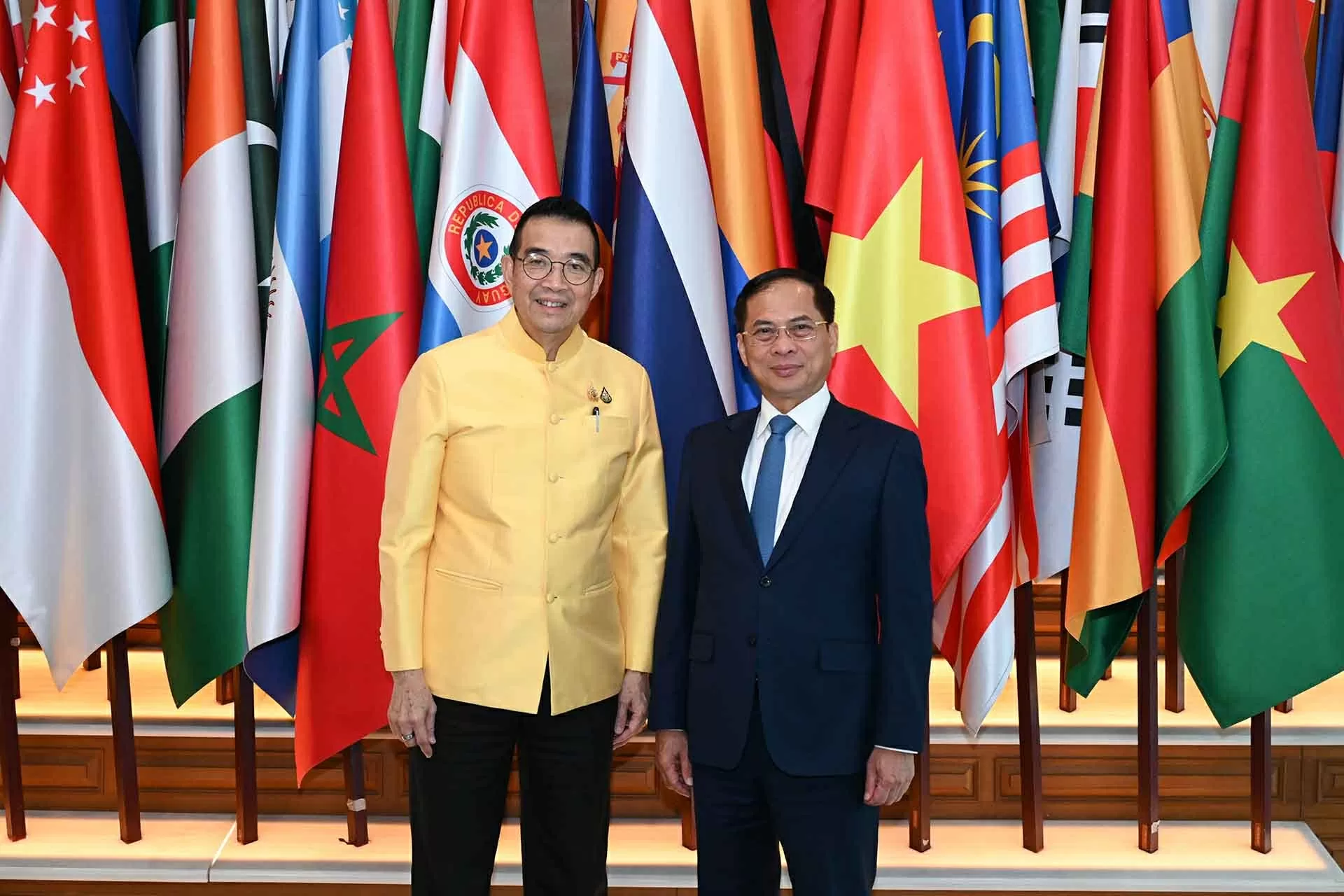 Phó Thủ tướng, Bộ trưởng Ngoại giao Bùi Thanh Sơn gặp Bộ trưởng Ngoại giao Thái Lan Phó Thủ tướng, Bộ trưởng Ngoại giao Bùi Thanh Sơn gặp Bộ trưởng Ngoại giao Thái Lan