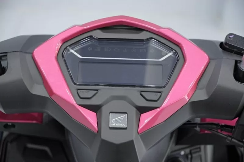 Honda Vario 125 2025 được trang bị bảng đồng hồ LCD sắc nét, dễ quan sát Honda Vario 125 2025 được trang bị bảng đồng hồ LCD sắc nét, dễ quan sát