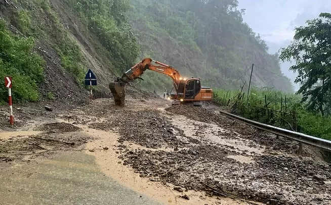 Mưa lớn ở Điện Biên, gây sạt lở nhiều tuyến đường