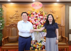 Bộ Ngoại giao tặng hoa chúc mừng Kỷ niệm 95 năm Ngày truyền thống ngành Tuyên giáo (1/8/1930 - 1/8/2025)