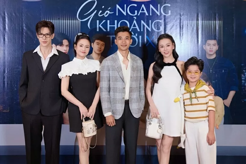 Gió ngang qua khoảng trời xanh