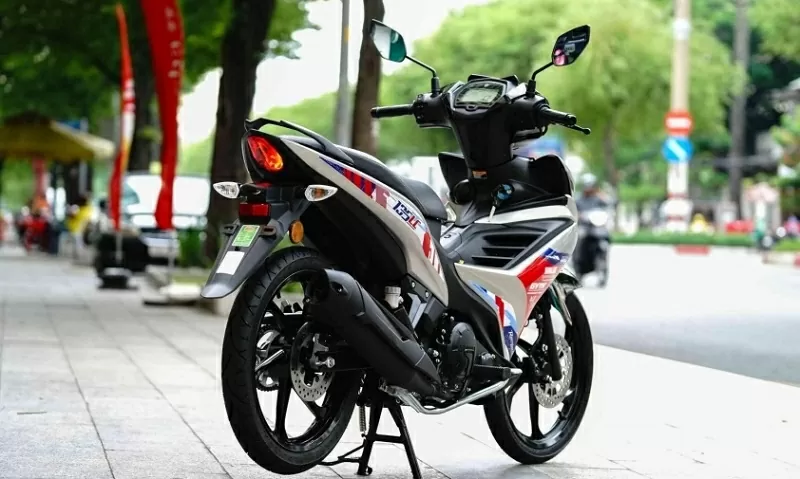 Hiện giá xe Yamaha 135LC Fi Red Racer vẫn chưa được đơn vị phân phối tại Việt Nam công bố