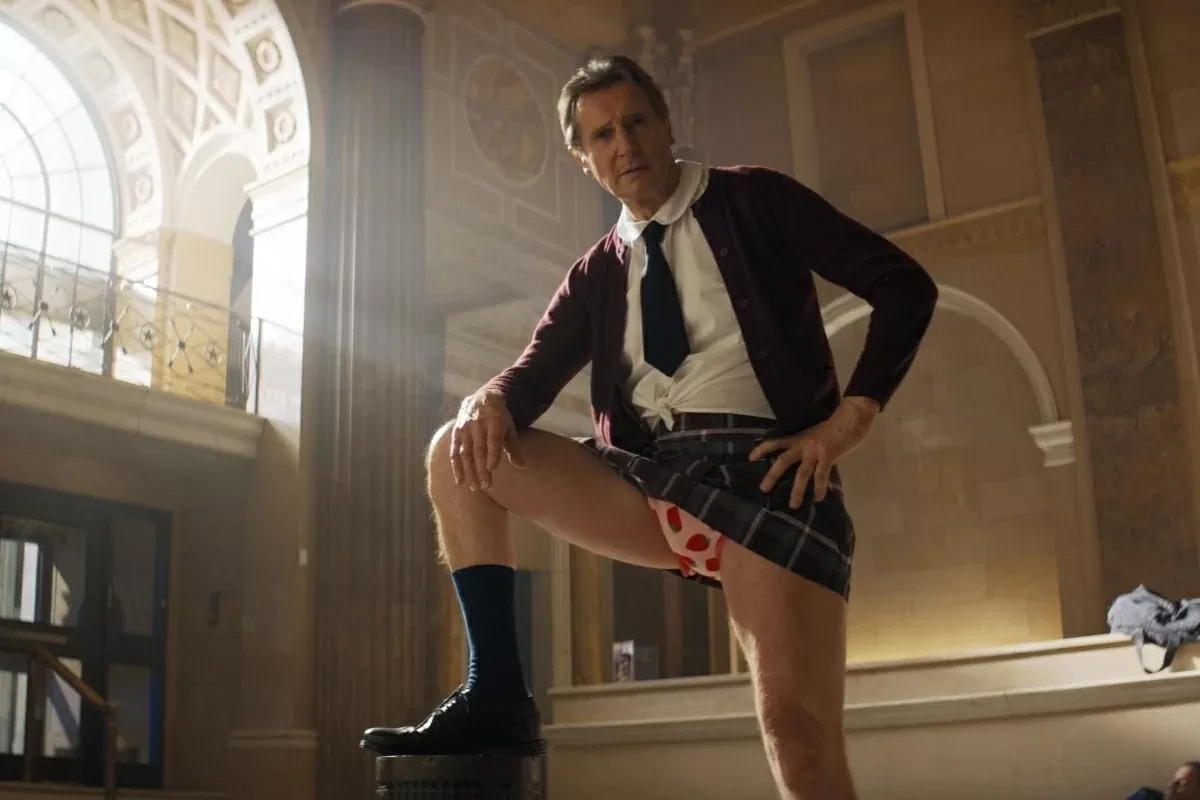 Liam Neeson và bạn gái Pamela Anderson cùng góp mặt trong phim The Naked Gun (2025)
