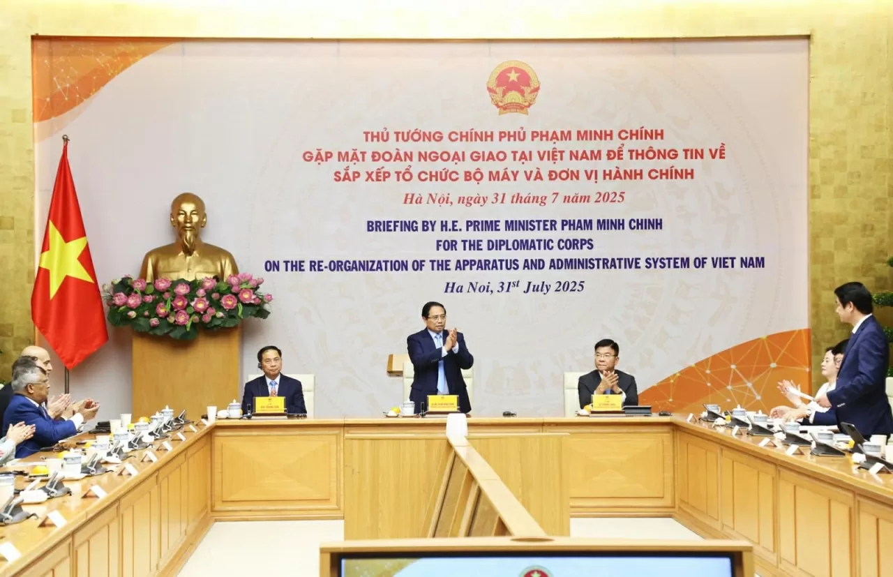 Thủ tướng Chính phủ Phạm Minh Chính thông tin về sắp xếp tổ chức bộ máy tới Đoàn ngoại giao tại Việt Nam