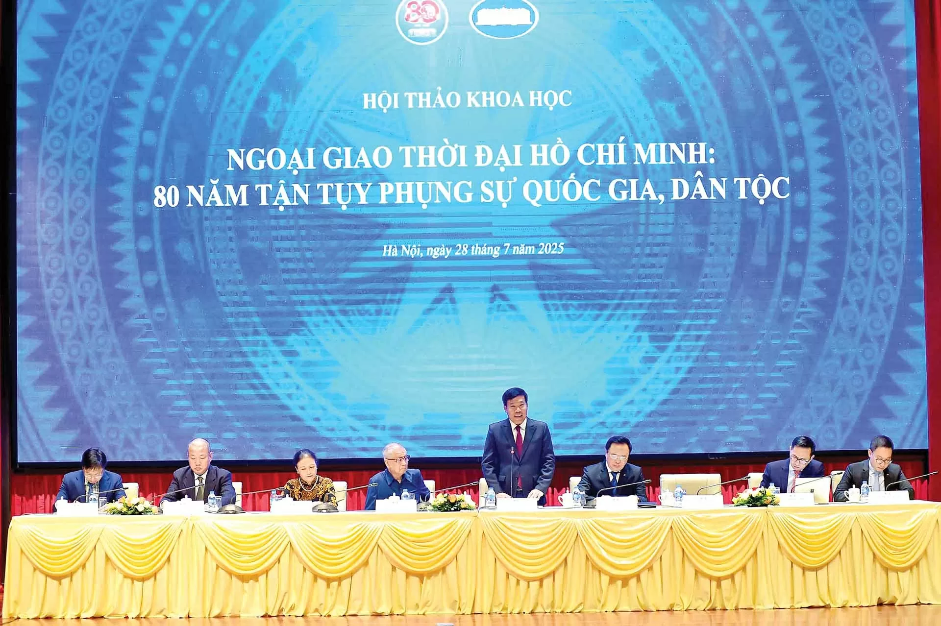 Ôn cố tri tân, rèn thân lập chí Ôn cố tri tân, rèn thân lập chí