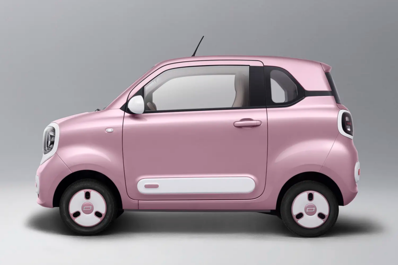 Phía bên của Bestune Pony 2026