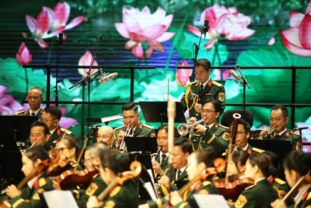 “80 năm - Bản trường ca vang mãi” là lời khẳng định về sức mạnh mềm của văn hóa - nghệ thuật trong việc lan tỏa tinh thần yêu nước, truyền thống vẻ vang và khát vọng phát triển bền vững. (Ảnh: Thành Long) “80 năm - Bản trường ca vang mãi” là lời khẳng định về sức mạnh mềm của văn hóa - nghệ thuật trong việc lan tỏa tinh thần yêu nước, truyền thống vẻ vang và khát vọng phát triển bền vững. (Ảnh: Thành Long)