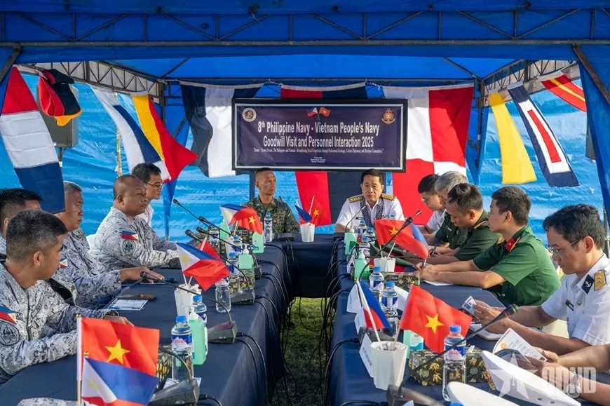 Vietnam, Philippines deepen naval ties with 8th friendly exchange on Song Tu Dong island