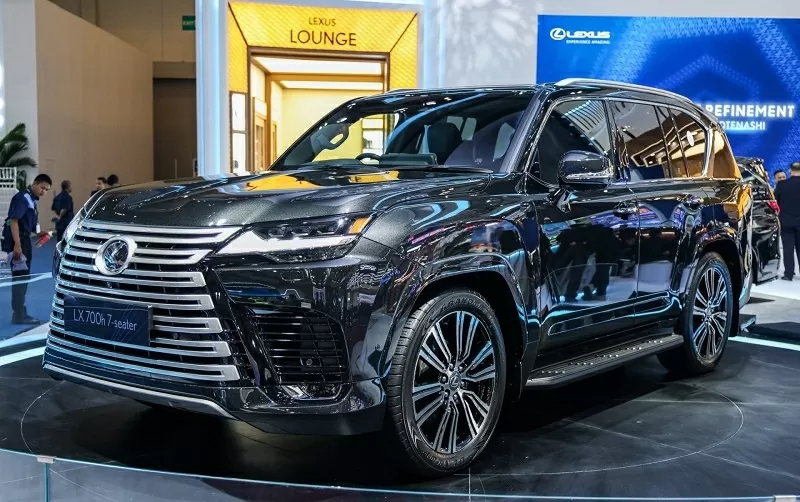 Ngoại hình của Lexus LX 700h vẫn giữ phong cách thiết kế uy nghi và mạnh mẽ.