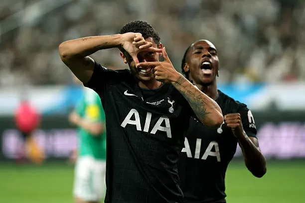 CHÙM ẢNH: Son Heung Min rớt nước mắt chia tay Tottenham