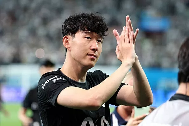 CHÙM ẢNH: Son Heung Min rớt nước mắt chia tay Tottenham