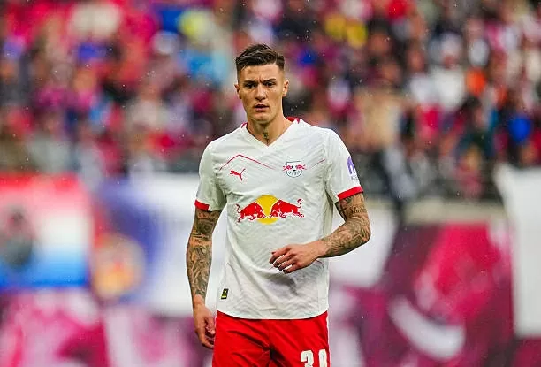 Benjamin Sesko muốn chơi bóng cho cả Man Utd và Newcastle Benjamin Sesko muốn chơi bóng cho cả Man Utd và Newcastle