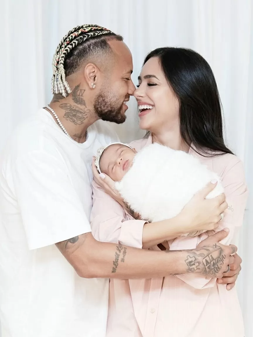 Neymar và những khoảnh khắc đáng yêu cùng gia đình nhỏ
