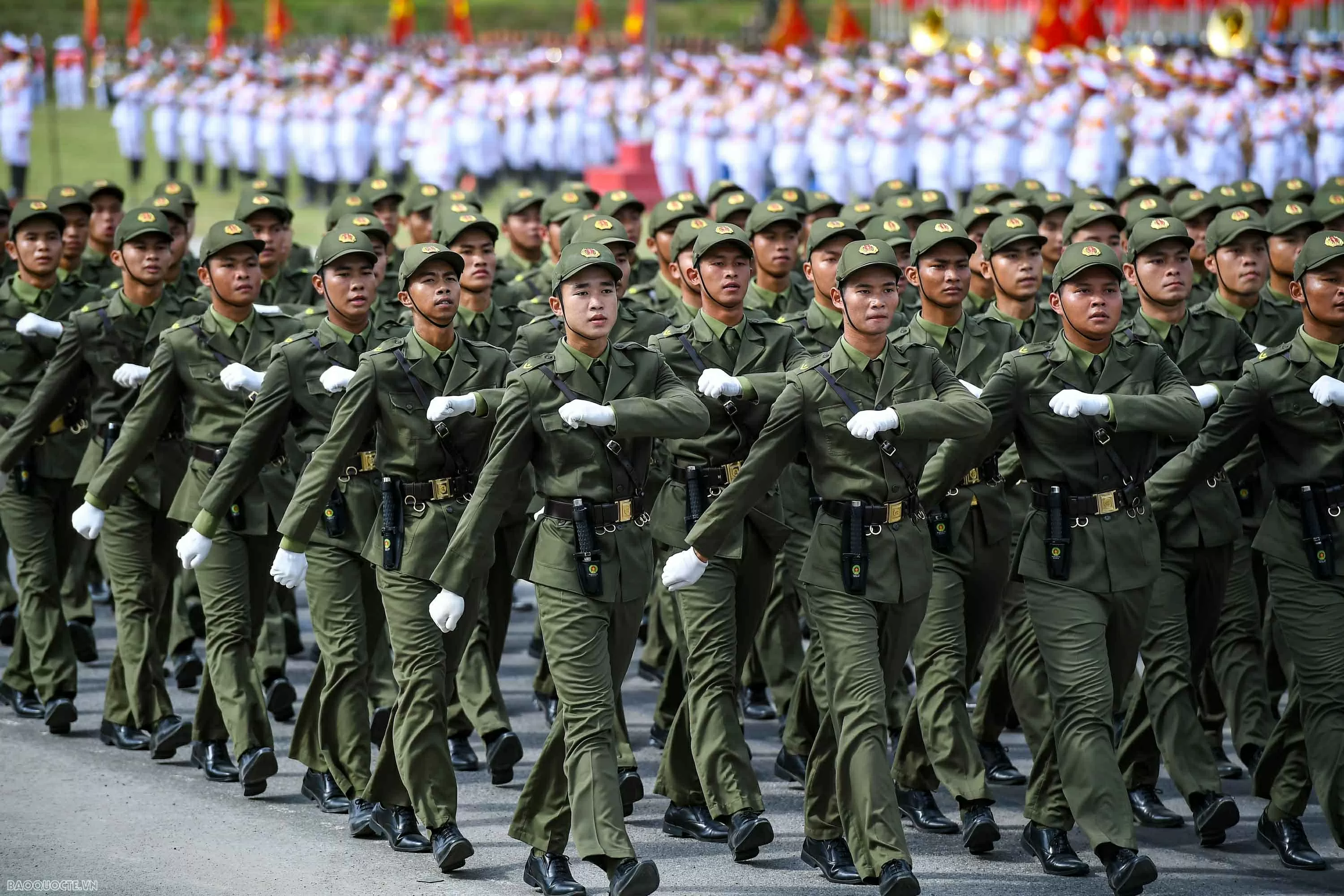 Chiến sĩ diễu binh vượt nắng, thắng mưa luyện tập