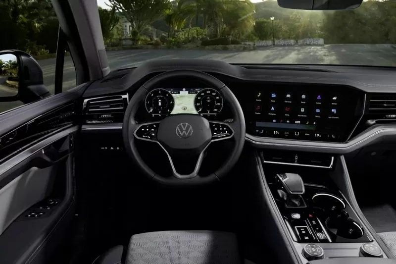 Khoang cabin của Volkswagen Touareg 2025 vẫn giữ nguyên cấu trúc tổng thể quen thuộc, nhưng được nâng cấp vượt trội về mặt công nghệ Khoang cabin của Volkswagen Touareg 2025 vẫn giữ nguyên cấu trúc tổng thể quen thuộc, nhưng được nâng cấp vượt trội về mặt công nghệ