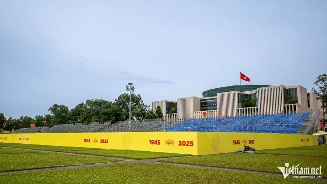 Gấp rút hoàn thiện lắp đặt các khán đài chuẩn bị Lễ diễu binh, diễu hành ngày Quốc khánh 2/9