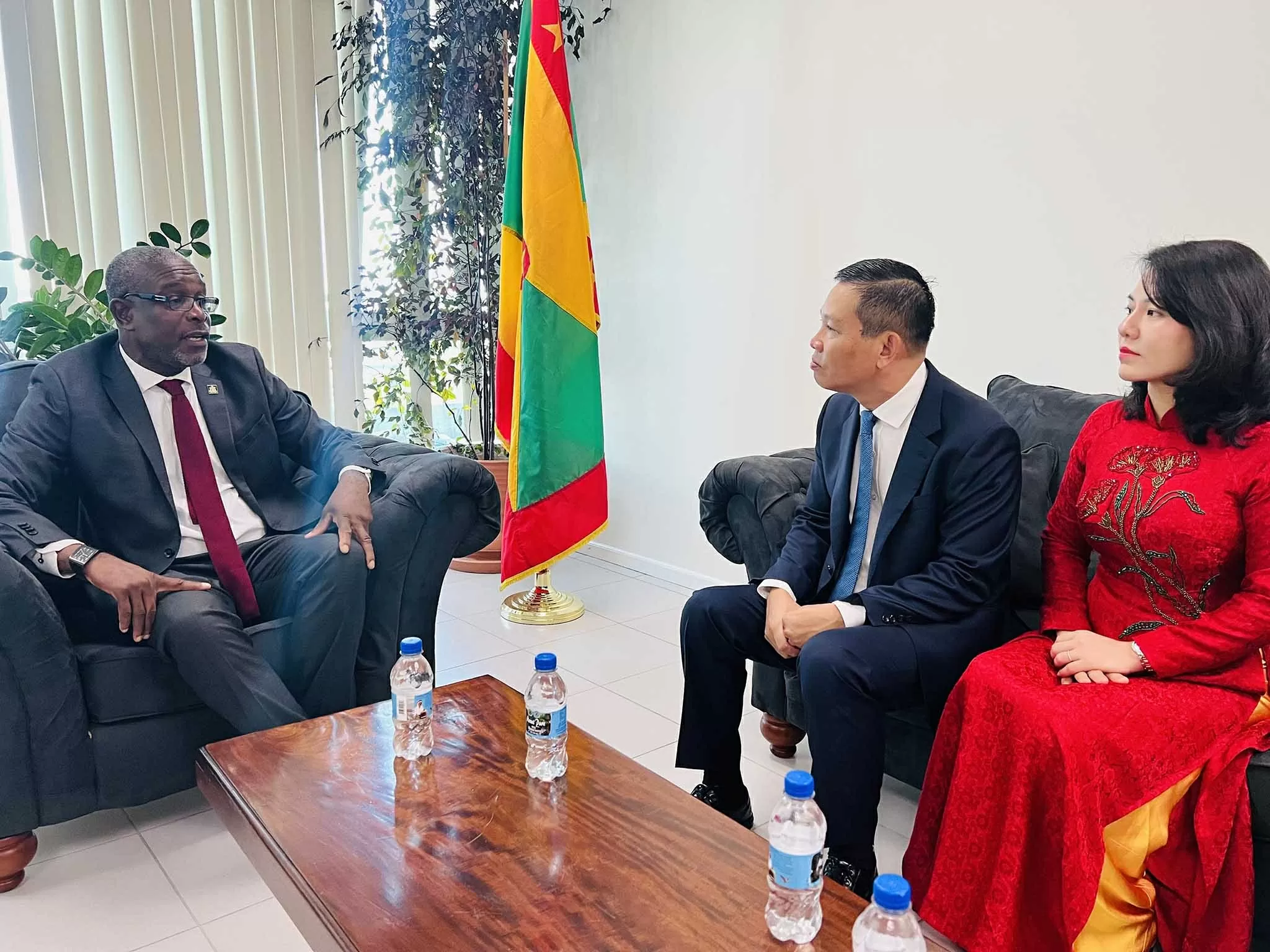 Đại sứ Vũ Trung Mỹ trình Thư ủy nhiệm lên Toàn quyền Grenada Đại sứ Vũ Trung Mỹ trình Thư ủy nhiệm lên Toàn quyền Grenada