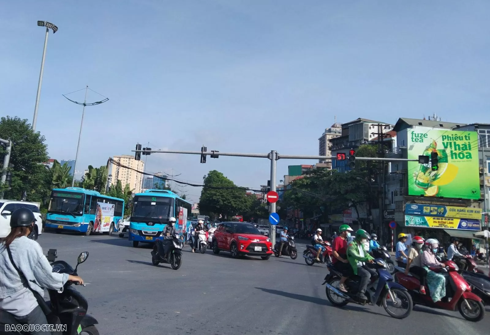 Nóng và nắng gay gắt kéo dài ở Bắc Bộ cùng một số khu vực, chuyên gia y tế gợi ý biện pháp bảo vệ sức khỏe