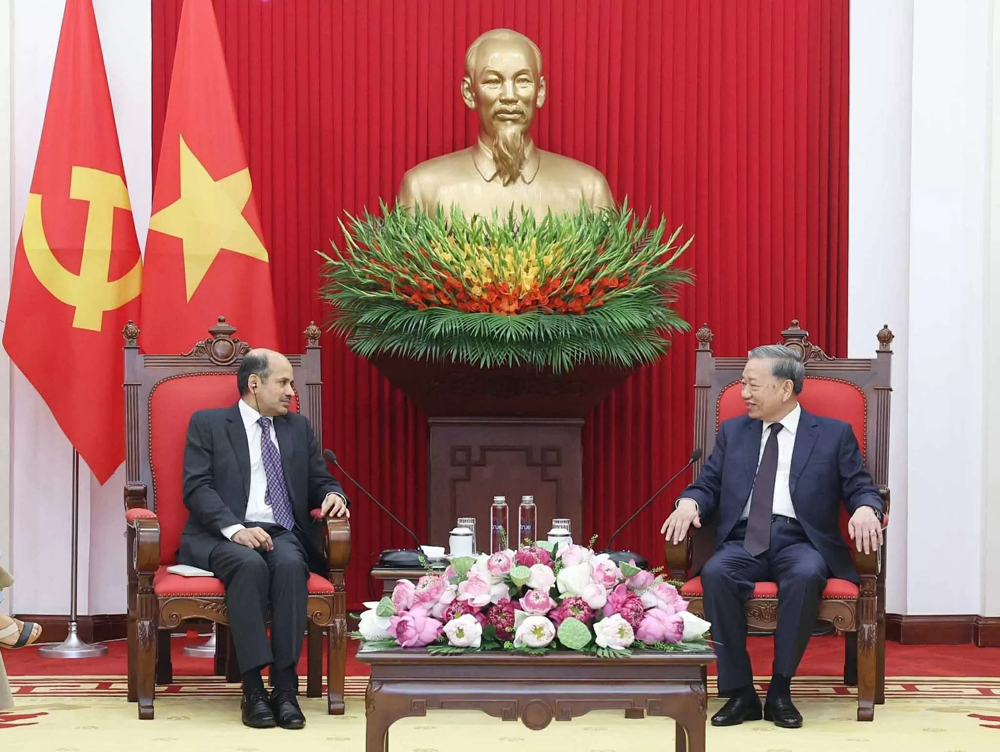 Tổng Bí thư Tô Lâm tiếp Đại sứ Ấn Độ tại Việt Nam Sandeep Arya. (Nguồn: TTXVN) Tổng Bí thư Tô Lâm tiếp Đại sứ Ấn Độ tại Việt Nam Sandeep Arya. (Nguồn: TTXVN)