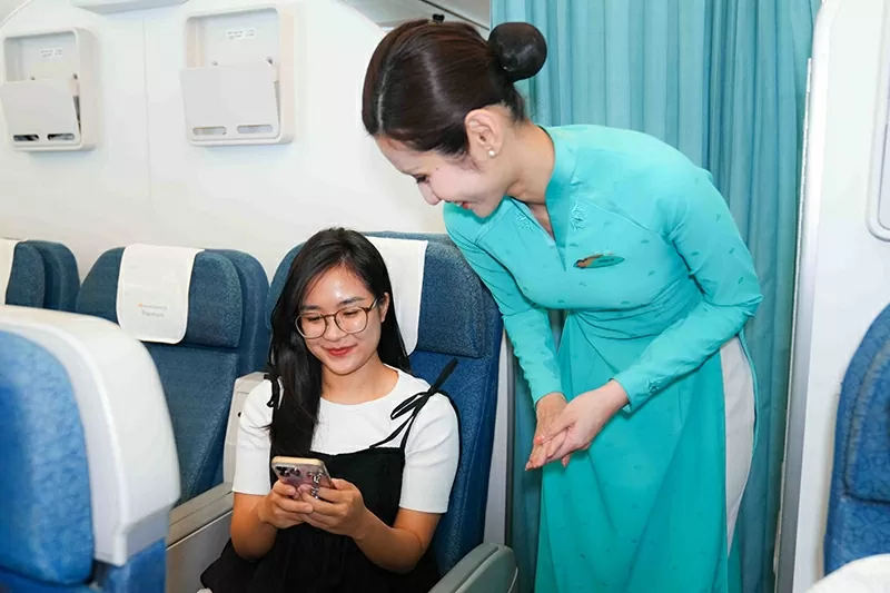 Vietnam Airlines ‘mở bầu trời số’: Kết nối Internet cả khi đang bay Vietnam Airlines ‘mở bầu trời số’: Kết nối Internet cả khi đang bay