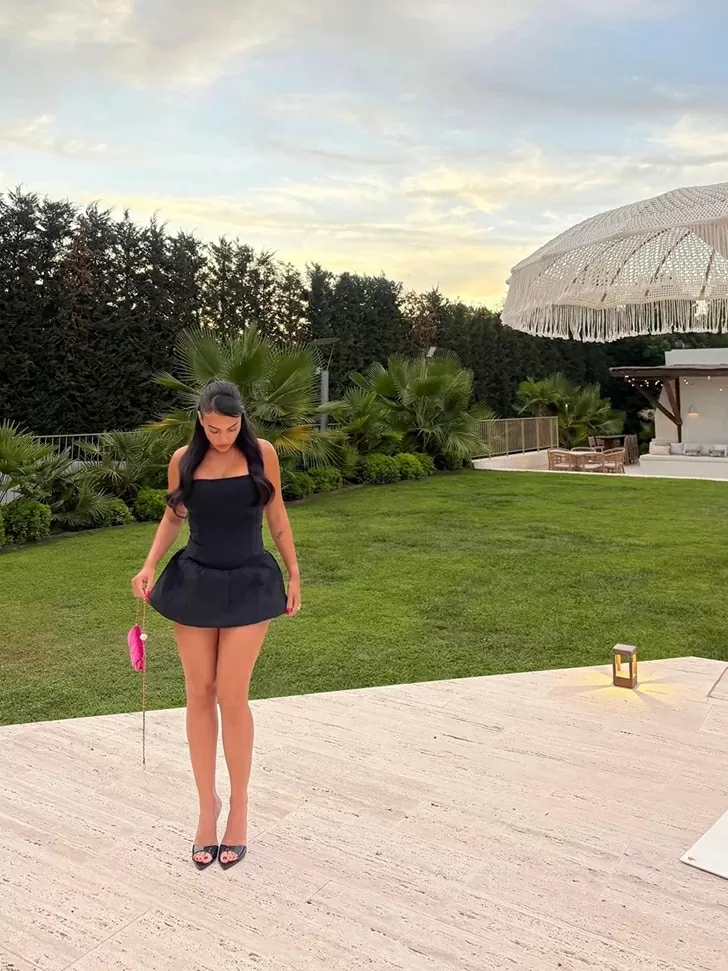 Bạn gái Ronaldo gây sốt với diện mạo mới lạ Bạn gái Ronaldo gây sốt với diện mạo mới lạ