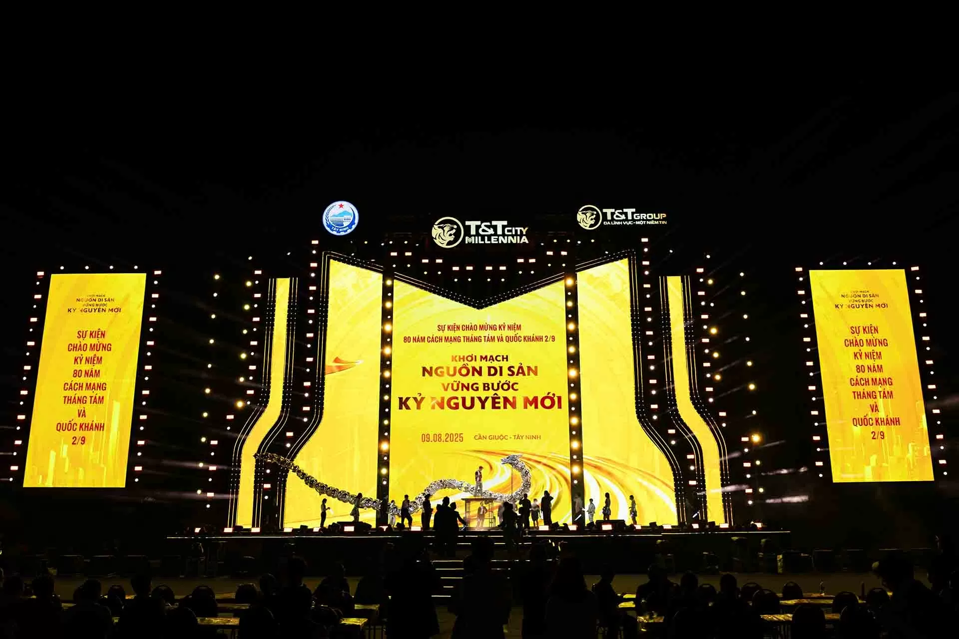 Thành phố Thiên niên kỷ T&T City Millennia bừng sáng trước đại nhạc hội