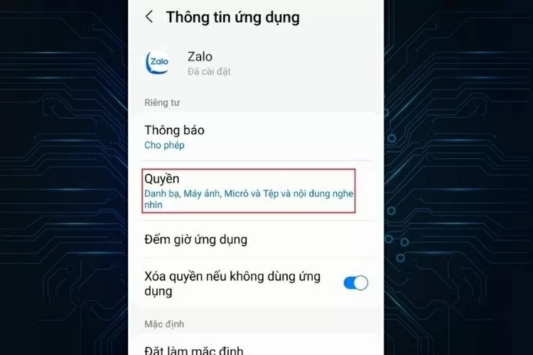 Tìm và nhấn vào mục Quyền (Permissions). Tìm và nhấn vào mục Quyền (Permissions).
