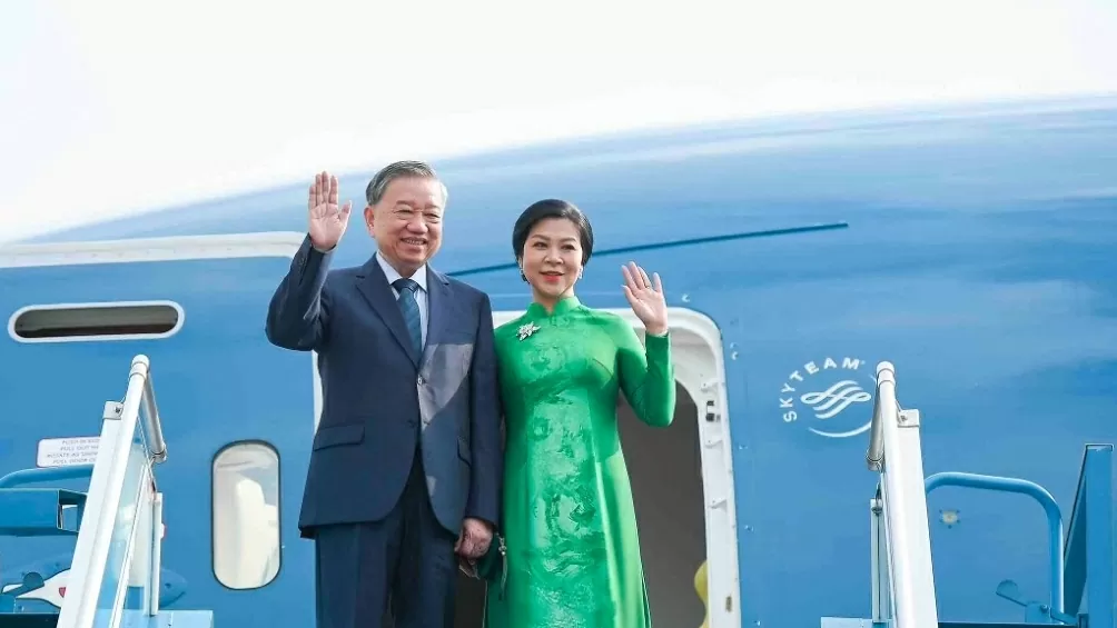 General Secretary To Lam and Spouse depart Hanoi for State visit to RoK