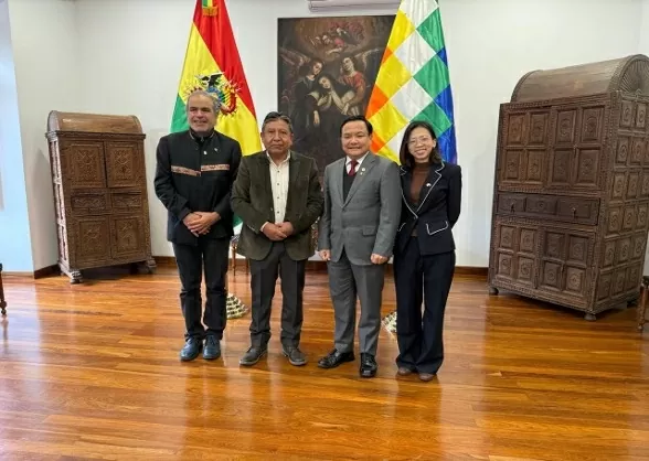 Phó Tổng thống Bolivia David Choquehuanca Céspedes tiếp Đại sứ Bùi Văn Nghị và đoàn công tác của Đại sứ quán.