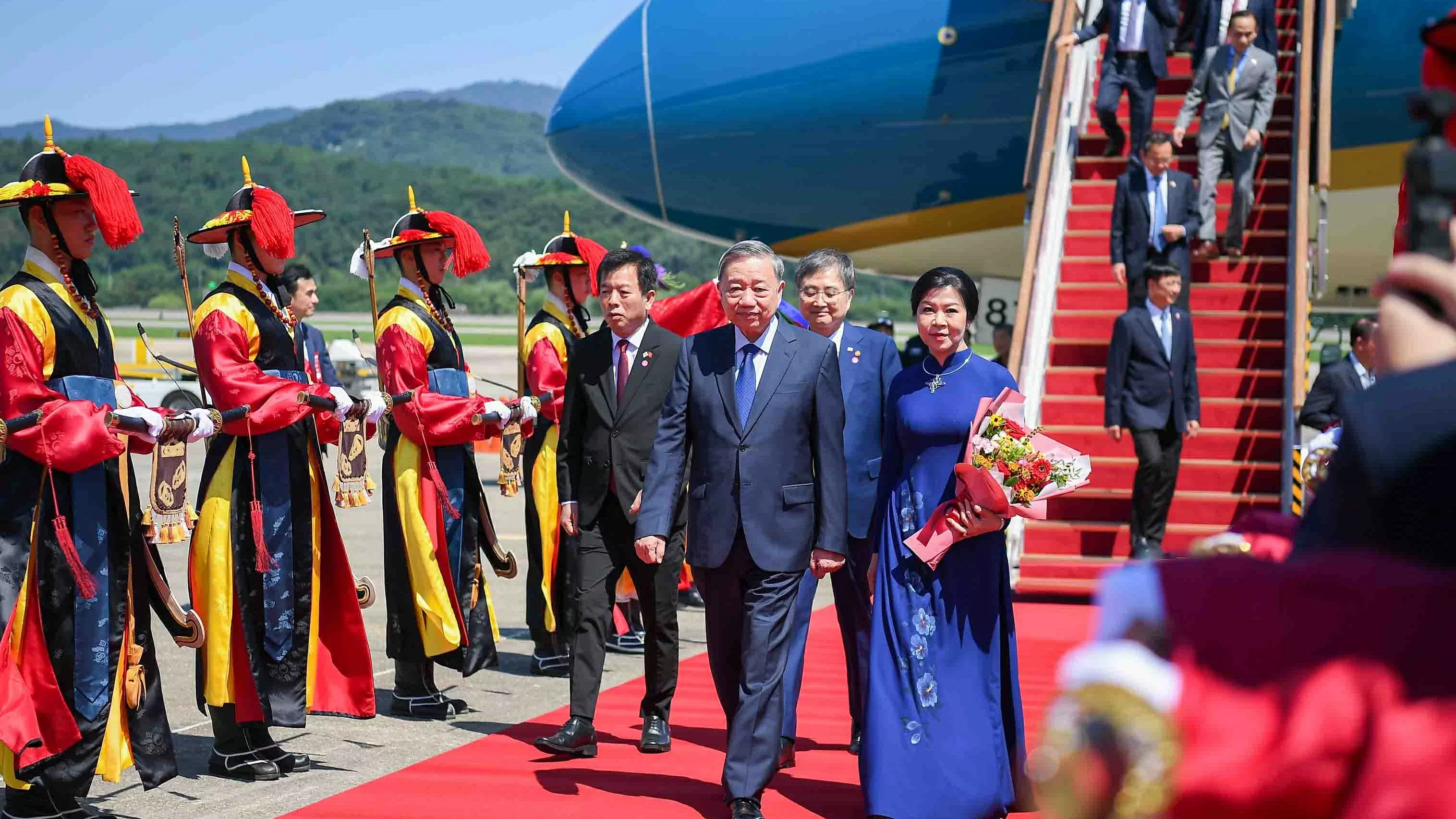 Party General Secretary To Lam arrives in Seoul, beginning state visit to RoK